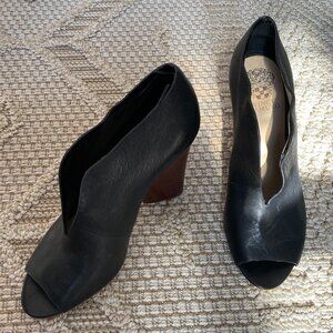 Vince Camuto Andrita Black Leather Peep Toe Booties Size 9